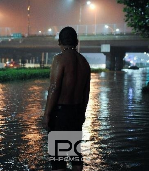 北京暴雨冷暖：网友自发组织救援 部分的哥漫天要价