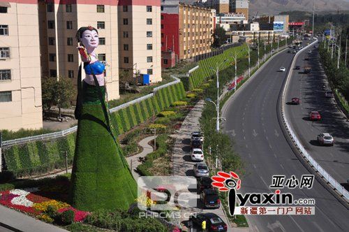 乌鲁木齐立“飞天”雕塑 高18米造价为谜(图)