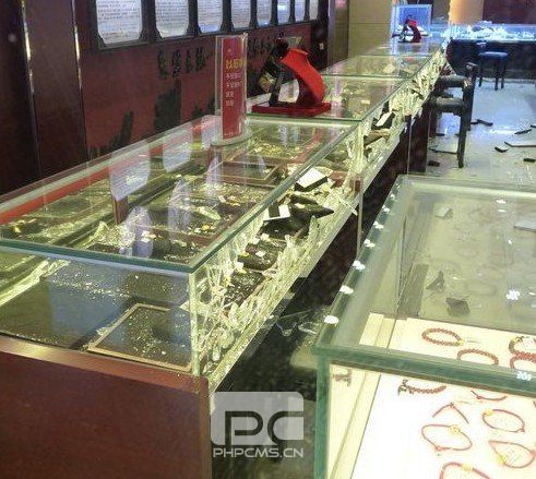 湖南娄底珠宝店遇持枪抢劫 价值400万金器被劫