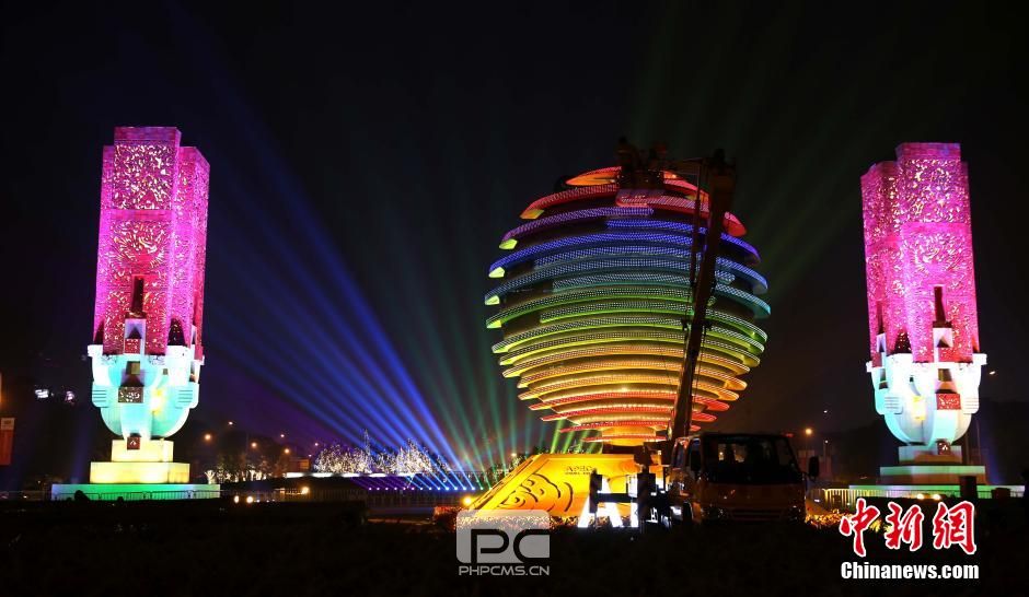 北京2014年APEC会标亮灯