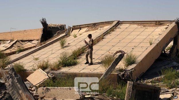 伊拉克军队与IS激战 萨达姆豪华陵墓遭炸毁