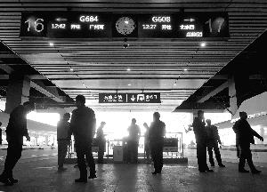 普速列车不禁烟 铁路部门：人性化考虑设置吸烟区