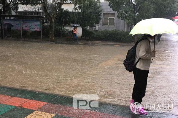 北方迎大风降温多地现初雪 重庆有暴雨