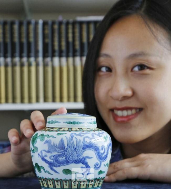 英国家庭70年前淘到瓷罐竟是清朝文物 身价涨千倍