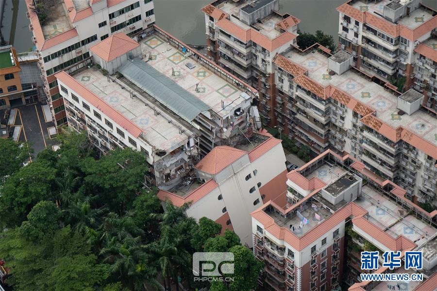 （突发事件）（2）深圳罗湖区一单身公寓楼发生沉降倾斜 暂无人员伤亡