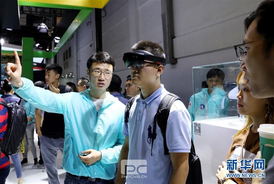 （新华全媒头条·图文互动）（3）点亮触手可及的未来——从2019世界人工智能大会读懂智能中国